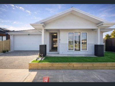 2 BEGA WAY, DONNYBROOK, VIC 3064